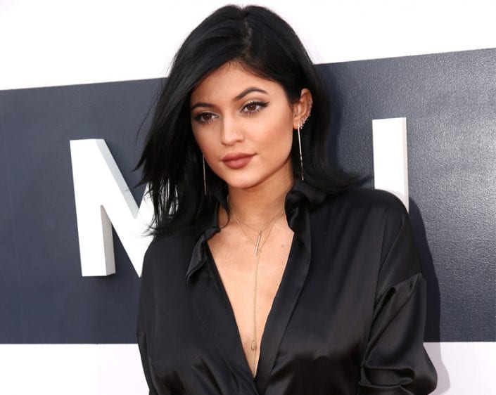 Kylie Jenner-carousel-thekit.ca