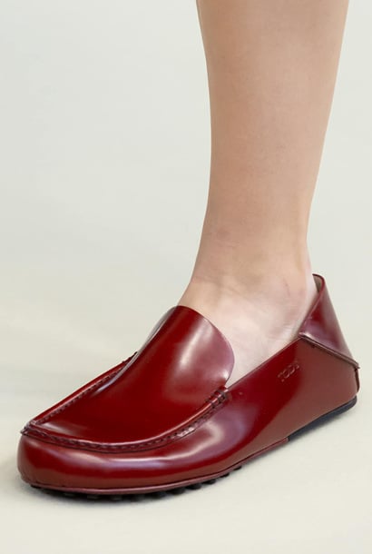 spring 2025 shoes tod's sleek loafers