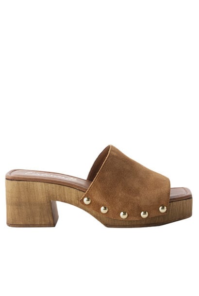 l'intervalle brown suede clogs